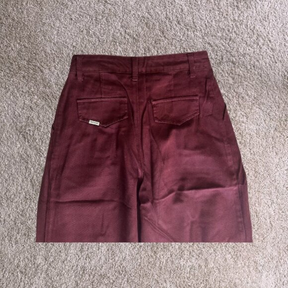 🧥 **Top: Levi’s Pink Denim Jacket** - Picture 10 of 14